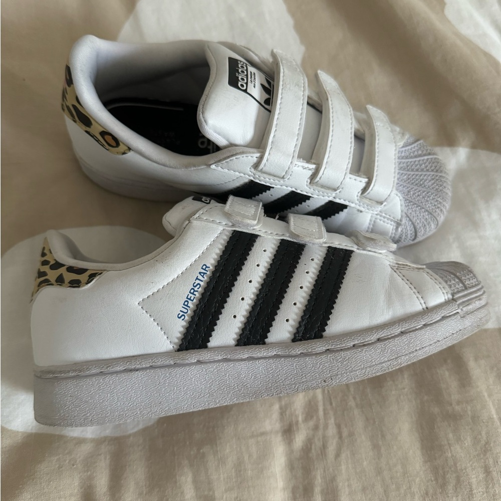 Girls superstar adidas. Size 1.